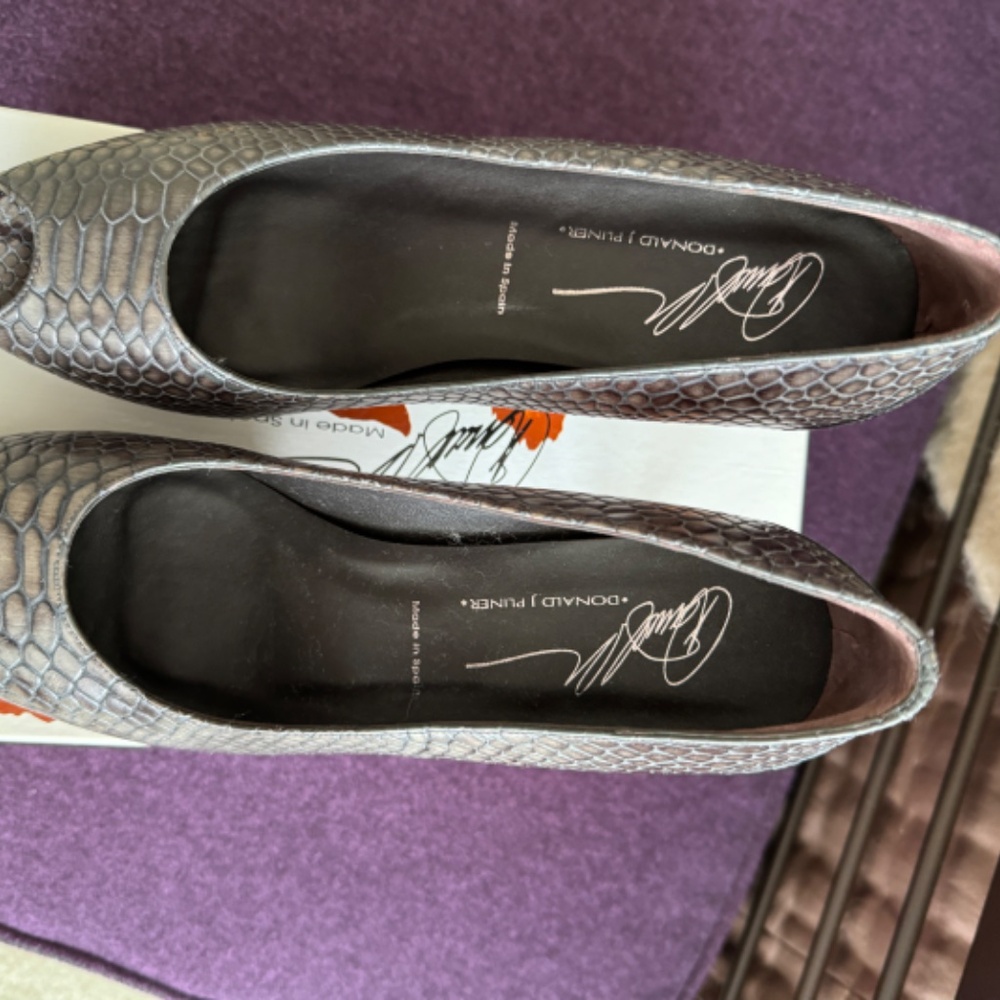 Heels - Picture 3 of 4